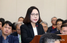 답변하는 송경화 전국골프존사업자 협동조합 이사장