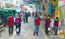 충무동 골목시장 상인회 자율 방역단 | 봉선시장 자체방역하는 상인들