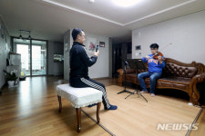 코로나19로 연주영상도 집에서