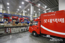 롯데제과롯데글로벌로지스중부택배 | 롯데글로벌로지스, 택배기사에 휴대용 아이스박스 등 격려품 지급