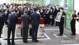 서울추모공원 도착한 고 박원순 시장의 유해
