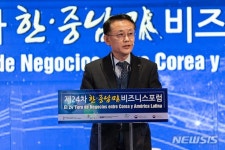 환영사 하는 신승관 전무이사