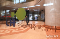 휴일에 출근하는 LH 경기지역본부 직원