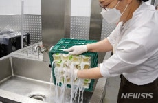 삼성전자, 우유팩 '비·헹·분·섞'..."환경도 살리고 이웃도 돕고"