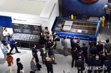첨단 기계 한자리에