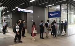 한울에프앤에스 중소벤처기업부 | 세종시로 이전한 중소벤처기업부로 출근하는 직원들