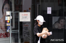 이화상점 체육관점 | '활기 잃은 이대 앞 상점'