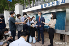 변호사최승연법률사무소 | 기자회견하는 조희연 측 변호인