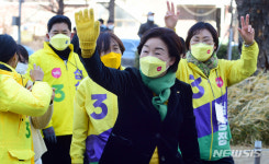 온양당 | 심상정 대선 후보 '연남동 유세 마친 뒤 시민들과 인사'