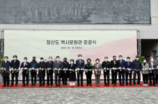 신안군 '장산도 역사관' 개관…장병준 선생 유품 등 전시