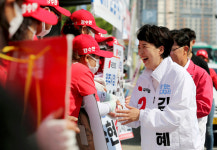 마임양주덕정바다지사 | 선거운동원들과 인사 나누는 김은혜 경기도지사 후보