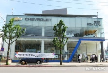 “자동차 대리점에서 투표해요”
