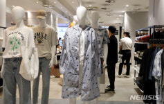 장마철 '레인코트' 장만해 볼까?
