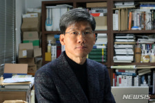 제1회 한국출판편집자상 대상 수상자 이승우 도서출판 길 기획실장