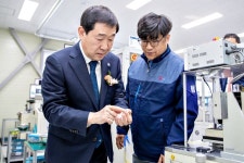 한국철강(주)증평공장 | 생산 제품 살펴보는 이재영 증평군수