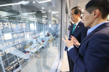 (주)코스테크대송공장 | 기후테크 기업 현장 방문한 한덕수 총리