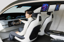 LGD 프랜차이즈2점 | LGD, CES 2024서 차세대 車 디스플레이 솔루션 공개