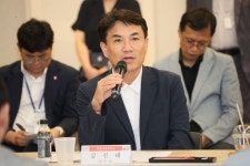 썬바이오상봉지사 | 김진태 지사 “2000억 규모 바이오 전략산업 펀드 만들겠다”