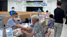 수승대농협판매소 | 거창군 농촌 왕진버스, 위천 수승대농협서 의료 서비스
