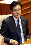 담담한 표정의 신영대 의원