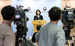 방송통신위원회법 재의 요구 관련 언론 브리핑 하는 이진숙 방송통신위원장