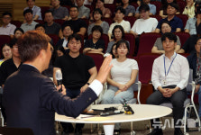 전우정밀 구내식당 | 직원들과 소통하는 최휘영 문체부 장관