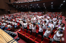 숭의여자중고등학교매점 | 열정적인 응원하는 일성여자중고등학교 학생들