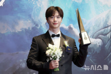 퍼스트비투비합자회사 | 육성재, 2026 대한민국 퍼스트브랜드 대상 수상