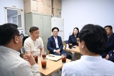 김정관 장관, 착한 주유소 현장 방문