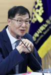 소상공인발전위원회관악구지회파인드AI | 발언하는 황덕순 AI 노사상생 위원회 위원장