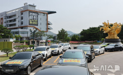전국경마장마필관리사노동조합서울지부주암지점 | 한국마사회노동조합, 청와대까지 경마장 이전 반대 차량 행진 집회