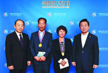 참구조엔지니어링주 | 돌고래호 구조한 어민 부부 ‘참 안전인 상’