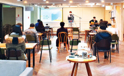 평일에는 카페 주일엔 예배당… 세상 한복판서 ‘공유 목회’ 실험