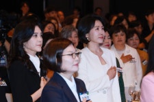 동아쇼핑김혜경 | 김혜경 여사, 이부진 사장 등 여성 기업인에 “위기 극복 앞장서길”