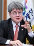 "최경환 지역구 사무소도 줄인단 말에 다른 의원들 침묵"