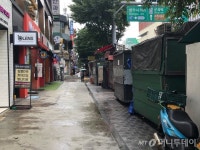 낮에도 셔터 내린 건대입구역 포장마차들 "닫는 게 남는 장사"