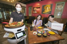 온더보더 전국 매장서 KT 'AI 로봇'이 서빙한다