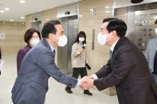 (주)광성창호건업 | 창호업계도 '총파업' 일촉즉발…中企, 원자재 폭등 "대책이 없다"