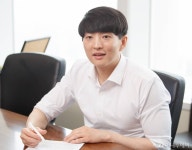 김희선 디바이스로 대박 '에이피알'..."뷰티계 애플 꿈꾼다"