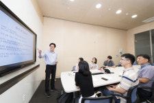 메가마트삼성디스플레이올렉스동카페 | 삼성전자, 열정·창의혁신·도덕성 갖춘 인재…글로벌·현장전문가로