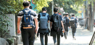 코로나발 잃어버린 공교육 1년…시골·남학생일수록 학력저하 '심각'