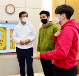 ㈜엘지화학 오송공장(동물실험동) -5호기 | LG화학 '역할 바꾸기' 실험…MZ세대가 멘토로