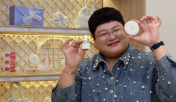 차은우·BTS 메이크업 해준 그 손길…화장품 담아낸 청담동 원장님