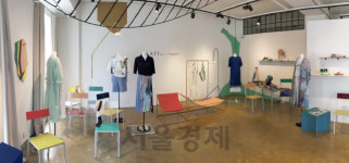 가구·사진·먹거리까지···성역 없는 패션 콜라보