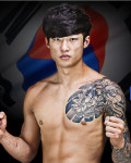 달려드는 들개 주짓수로 제압···여성 구해낸 프로격투기 선수
