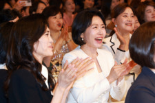 동아쇼핑김혜경 | 김혜경 여사 첫 단독 행보…이부진 사장 등 여성기업인 만나 당부한 말