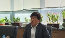 디앤드케이메니지먼트 | "디케이앤디, 틈새시장 공략..합성피혁서 글로벌 리더될 것"