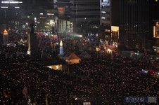 포근한세상평화점 | 포근한 날씨 속 평화 촛불집회…헌재에 탄핵 인용 '촉구'