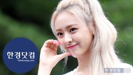 HK직캠|ITZY 유나, 청바지에 티셔츠 하나면 충분해…'눈 뗄 수 없는 아름다움' (뮤직뱅크 출근길)