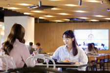 유한회사 푸드코 | "밥 먹으러 회사 왔어요"…2030 사이 '인기 폭발'한 이곳